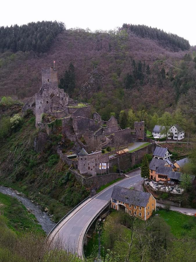 Mooi Ruim Appartement In Antieke Stadsboerderij Schönecken Екстериор снимка